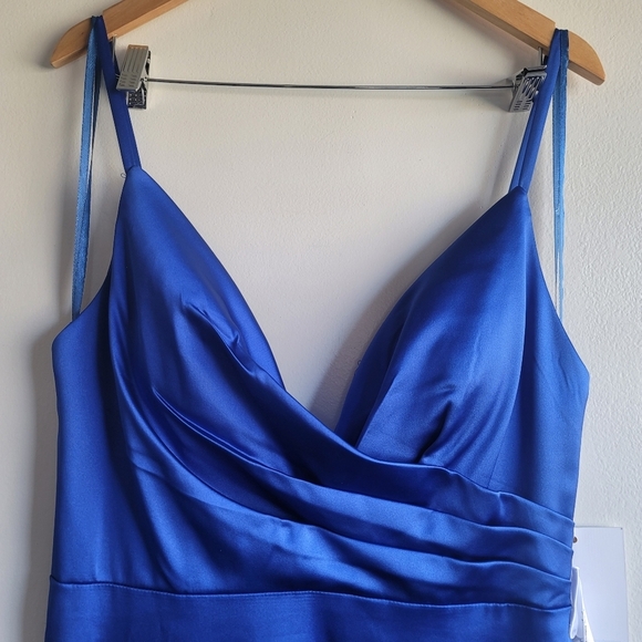 Ieena for Mac Duggal, Plunging Faux Wrap Sleeveless Evening Gown, Royal. Size 10 - Picture 4 of 14